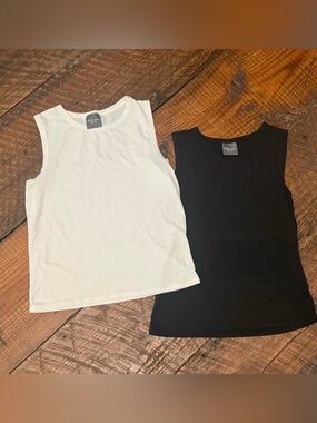 Pair of tank tops Sz M